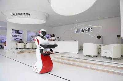極具智能別具一格 初探易咖電動汽車體驗館的智能機(jī)器人銷售新體驗